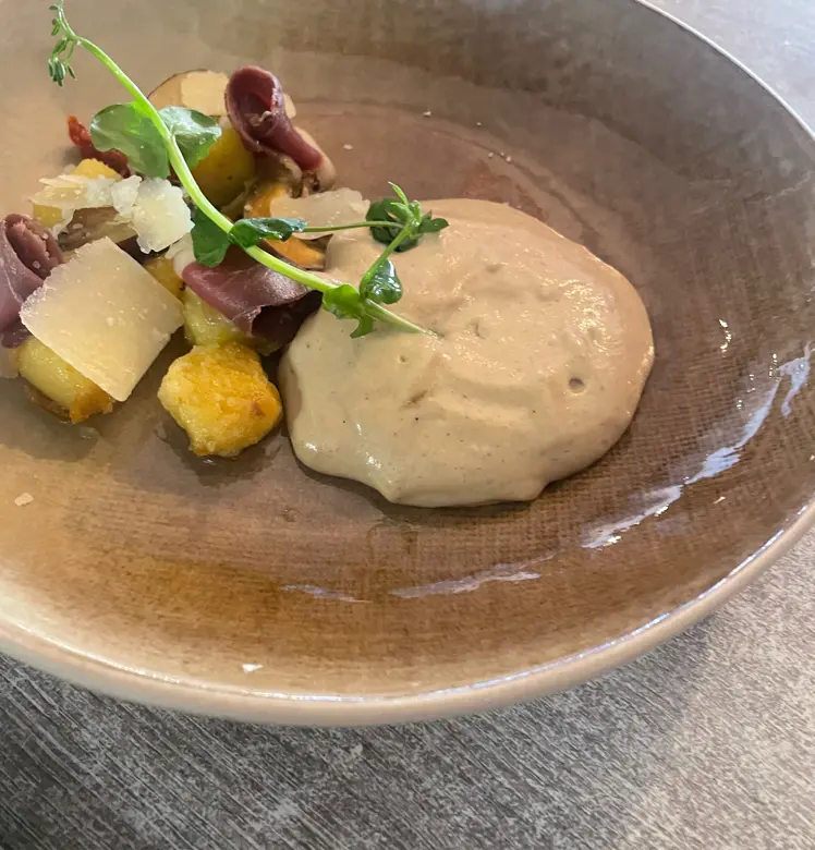 creation thumb for Gnocchi parmesano / magret de pato / espuma de setas