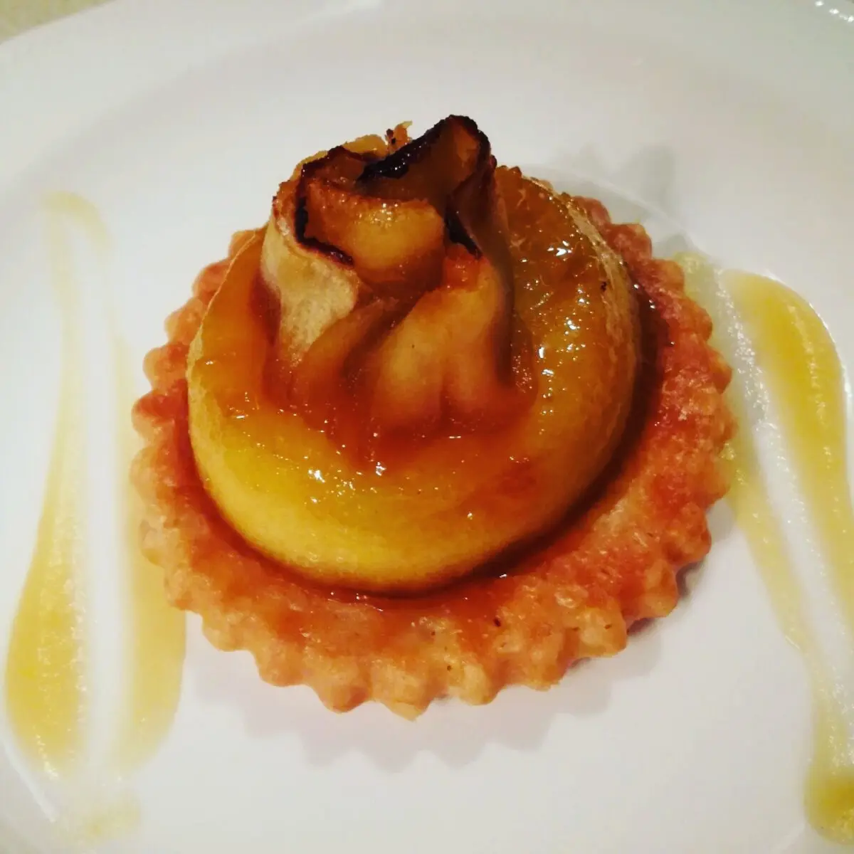 creation thumb for Tarta de manzana con puré al cardamomo.