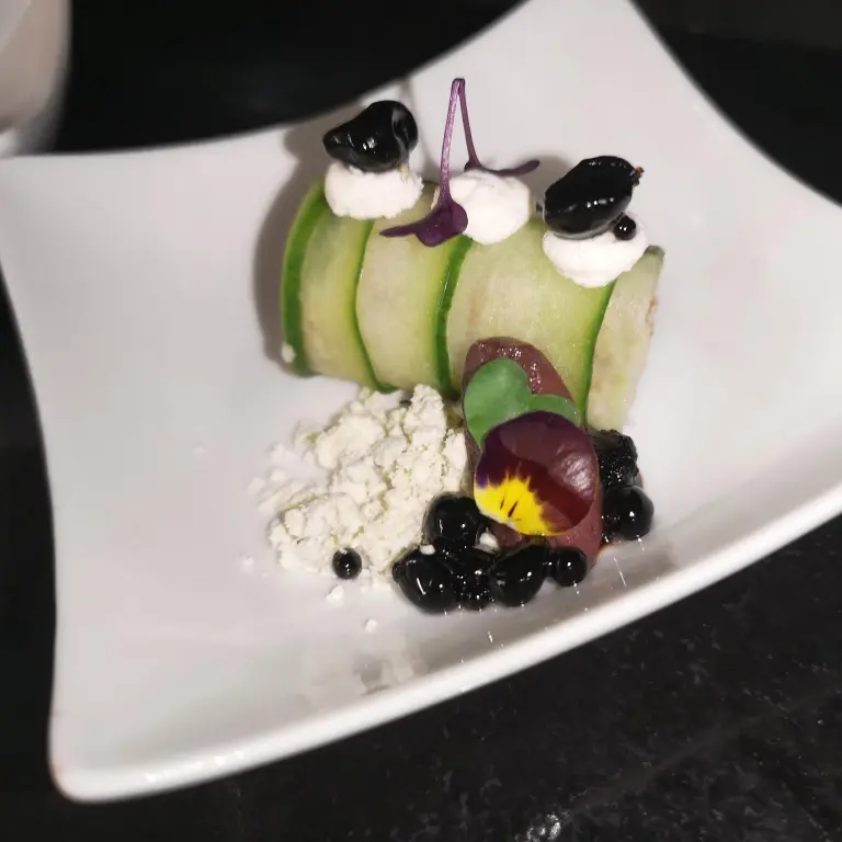 creation thumb for Balsamic quinoa- caviar olive oil powder