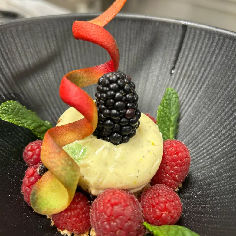 creation thumb for Cheescake mit Beeren und Yuzuhippe