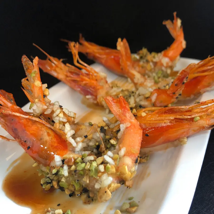 creation thumb for Gambero rosso al riso soffiato e soya croccante con salsa tonkatsu