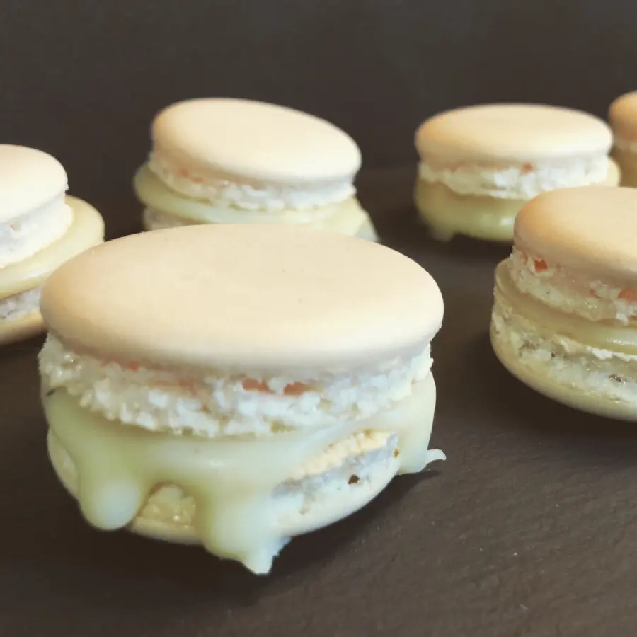 creation thumb for Macarrones with white chocolate and white truffle “bianchetto”