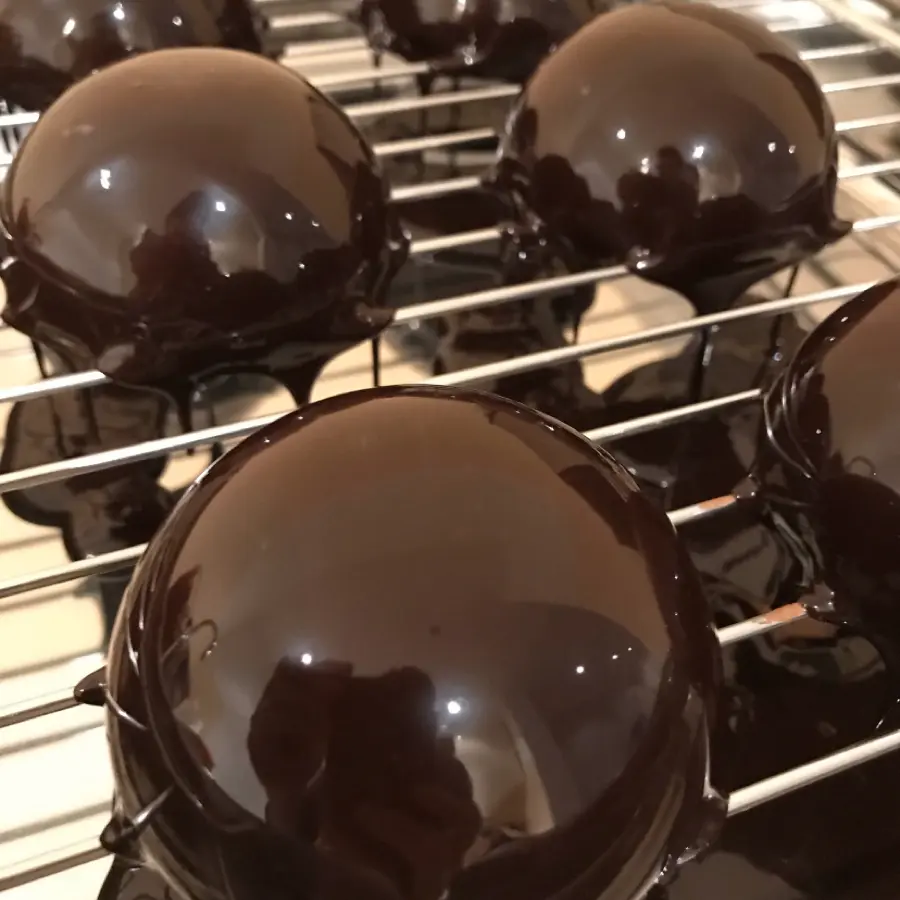 creation thumb for Mirror glazed chocolate mousses