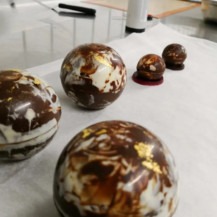 creation thumb for Valrhona Schokoladenkugel