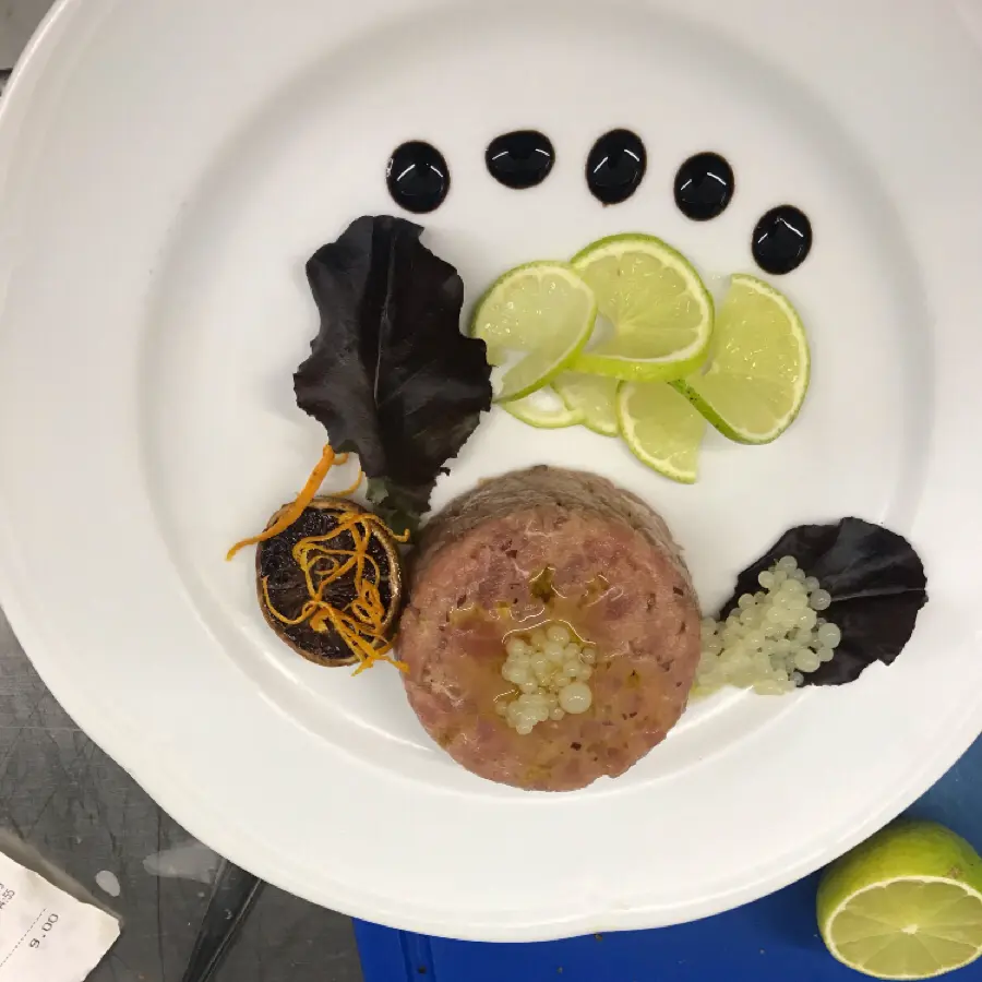 creation thumb for Thunfisch Tatar mit Zitrone Kaviar