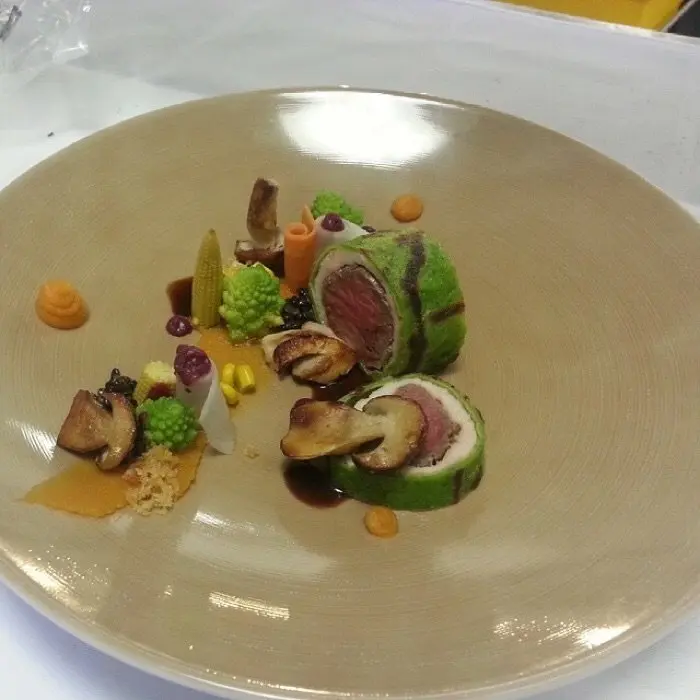 creation thumb for Rinderfilet|Kräutercrepe|Steinpilze