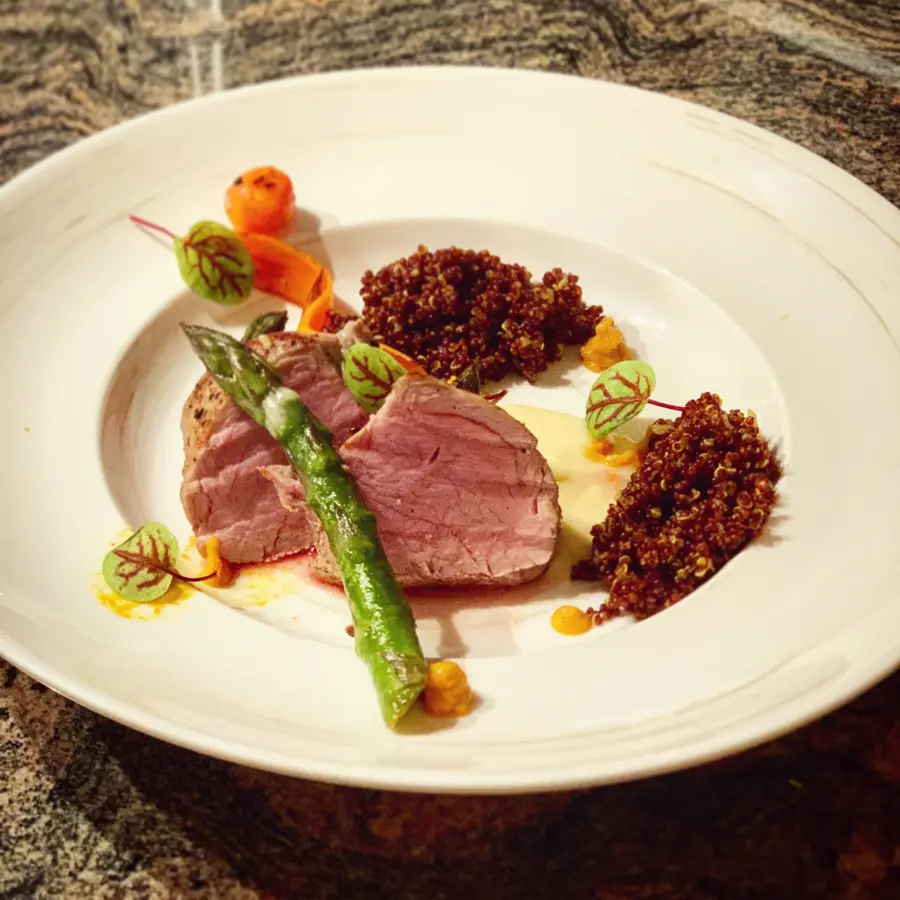 creation thumb for Dreierlei Karotte | Spargel | roter Quinoa | Schweinefilet