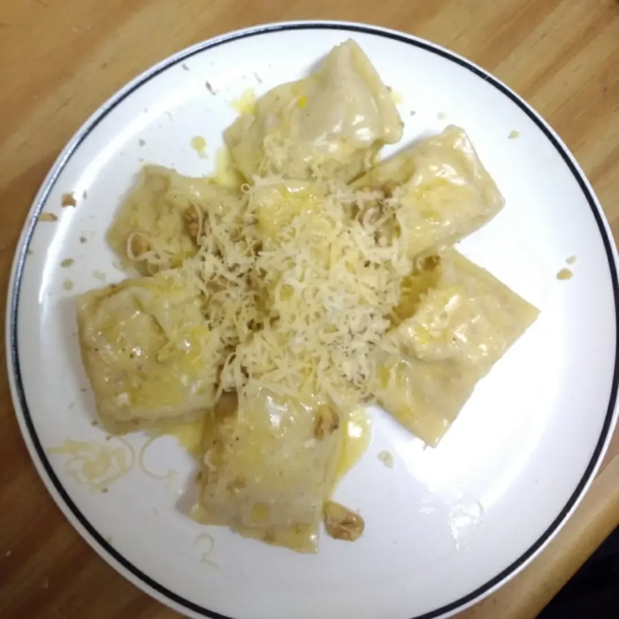 creation thumb for Agnolotti de choclo y ricota asada en emulsión de manteca romero y nueces