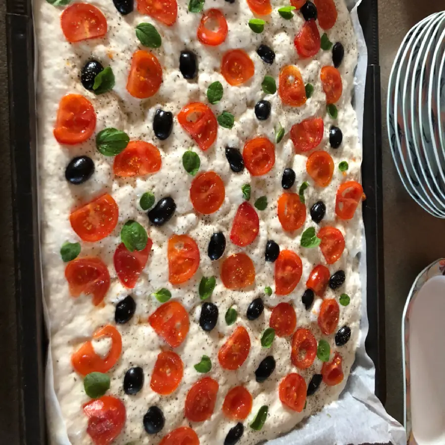 creation thumb for Focaccia con pomodorini e olive