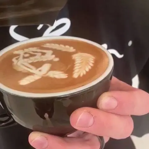 creation thumb for Deer looking back 🦌