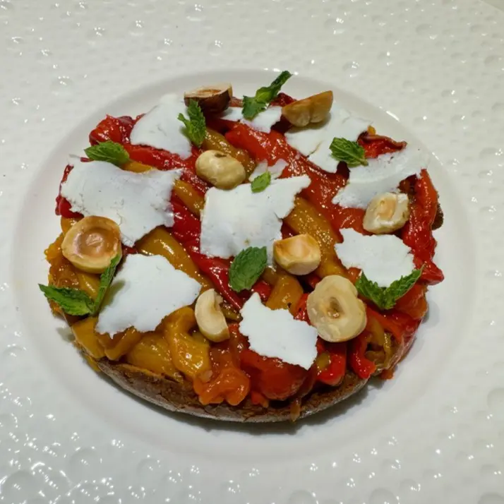 creation thumb for Pepper Carpaccio, Panbrioche, Feta, Hazelnut & Mint