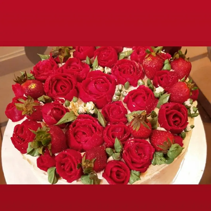 creation thumb for Red velvet cake swiss meringue buttercream frosting and red roses with American buttercream frosting