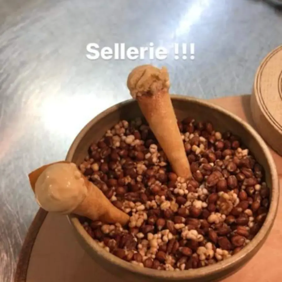 creation thumb for Neue Petit fours, karamelisierter Sellerie(Creme, Cornet, Eiscreme) Schlehen Meringue mit Schlehen parfait und Rose