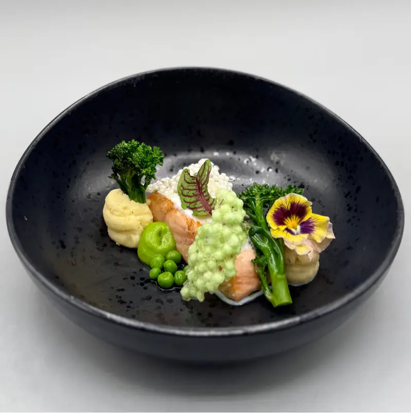 creation thumb for Salmone, piselli, broccolo selvatico, patate e tapioca chips