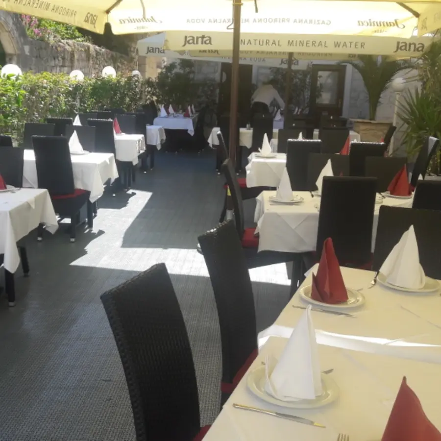 creation thumb for Kellner im gute fisch restaurant