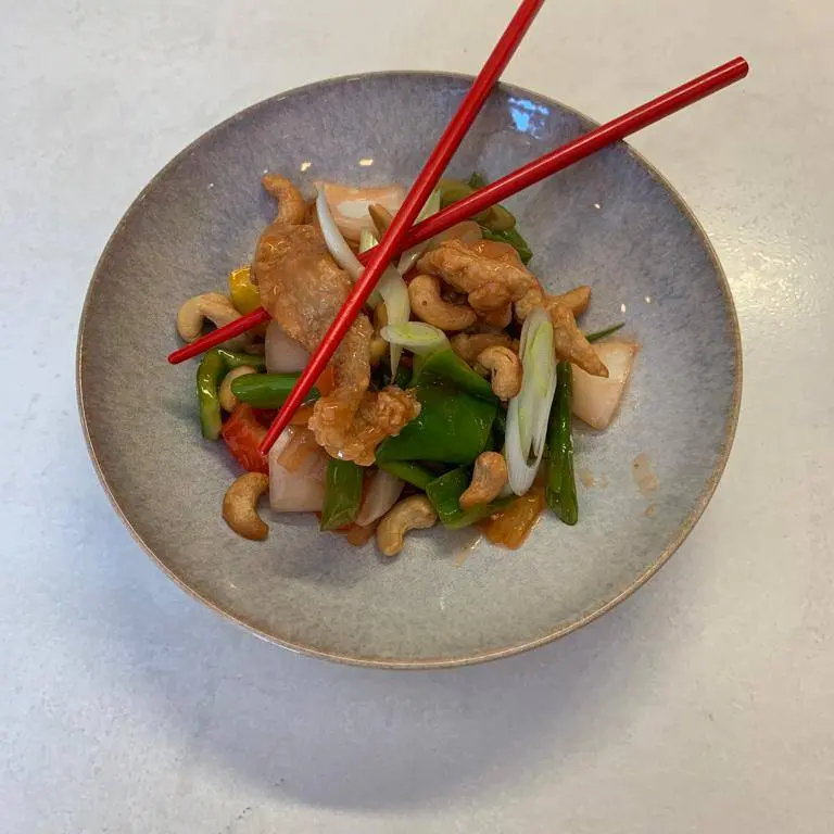 creation thumb for Sweet and sour chicken with cashews