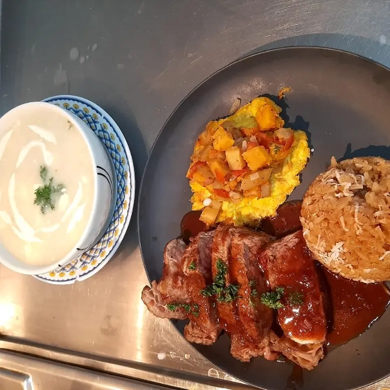 creation thumb for Posta cartagenera con mote de queso y el segundo es un plato mixto arabe