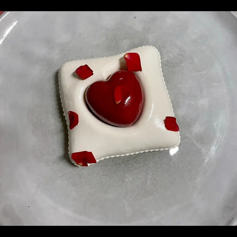 creation thumb for Mascarpone heart / passion fruit / speculoos