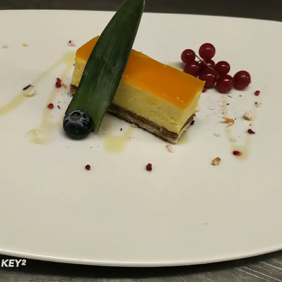 creation thumb for Mango Kuchen mit Ananas Soße