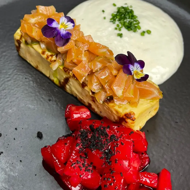 creation thumb for Omelette mit Lachs-Tartar, Empus, Parmesan und Kankasee