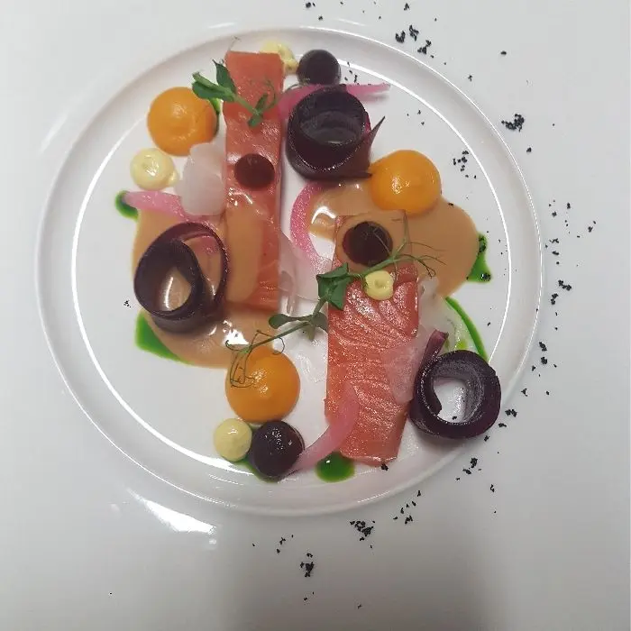 creation thumb for Gebeitzter Lachs/Ponzu/Sesam/Eingelegtes Gemüse