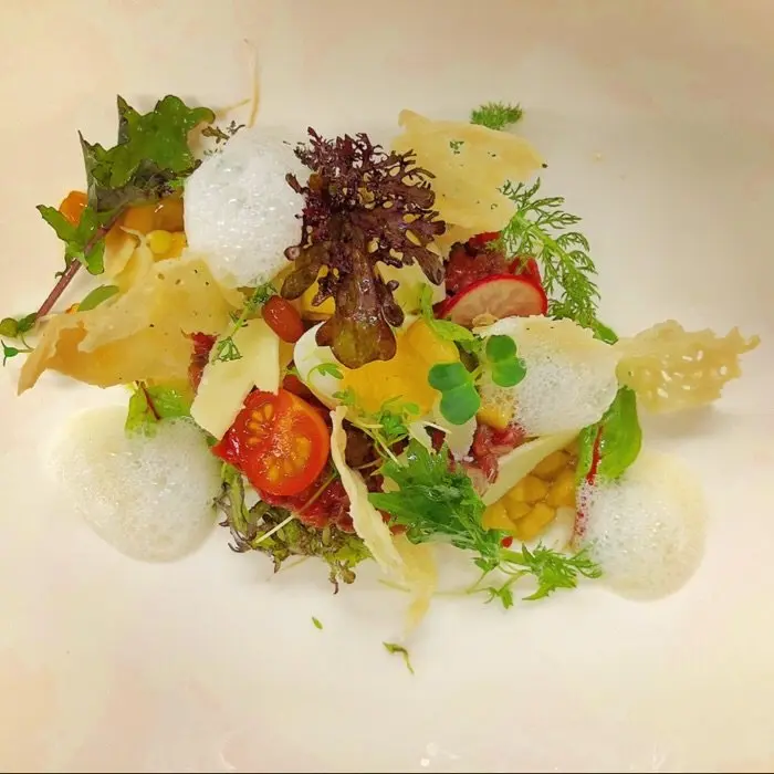 creation thumb for Dry aged Tartar mit dreierlei vom Parmesan (Schaum, Chips , Parmesan gehobelt)