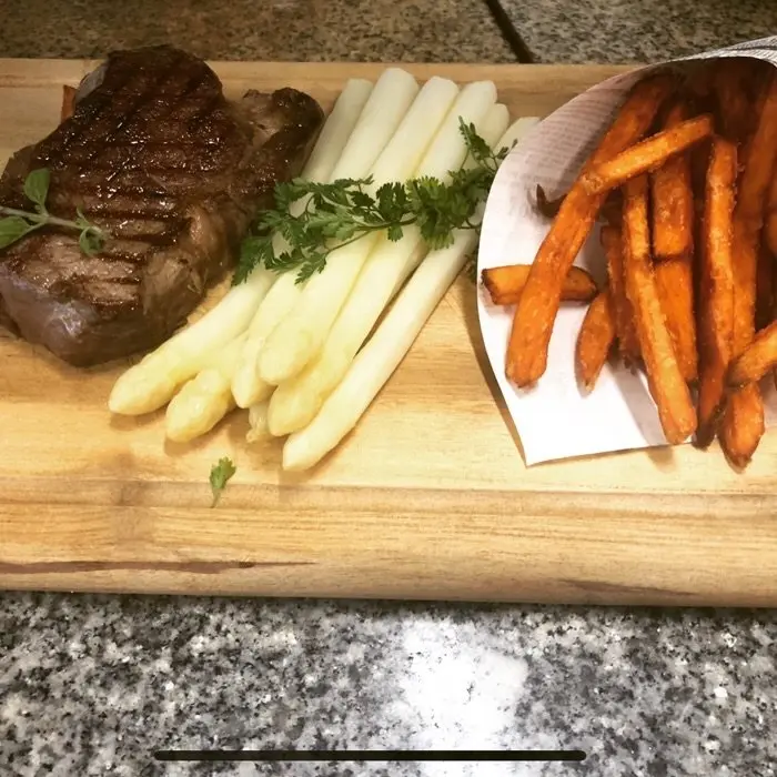 creation thumb for Dry Aged Steak mit deutschem Spargel und Süßkartoffelpommes
