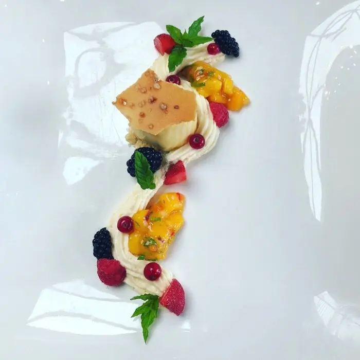 creation thumb for Kokosnuss-Schokoladenmouseè mit Mangosalsa und Passionsfruchtsorbet
