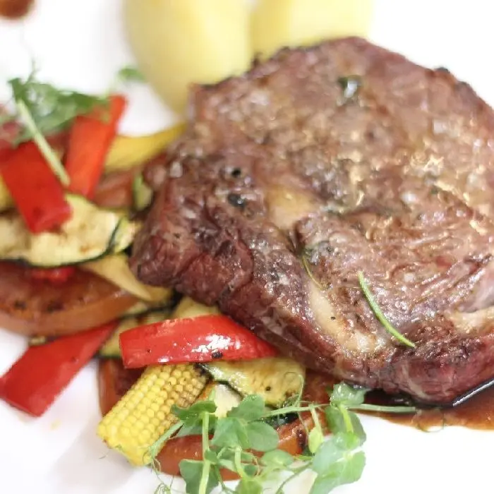 creation thumb for Rib eye mot Grillgemüsse und Kartoffelstampf