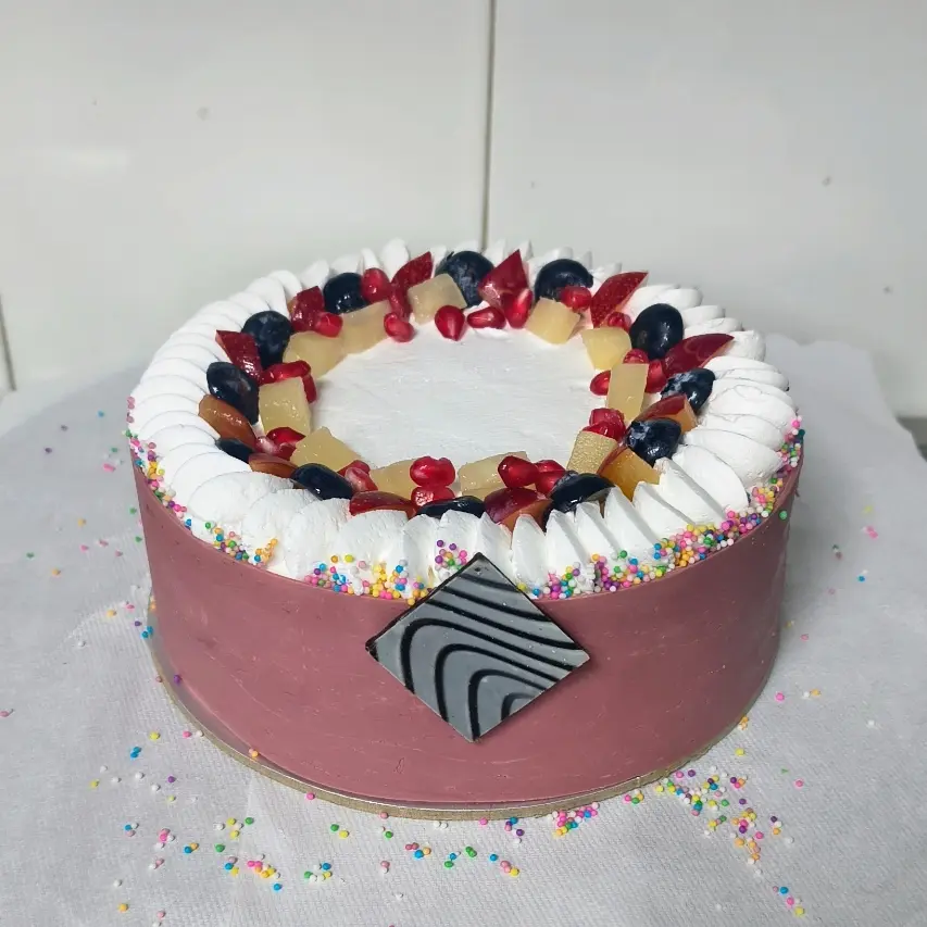 creation thumb for Pineapple and berry gateaux
