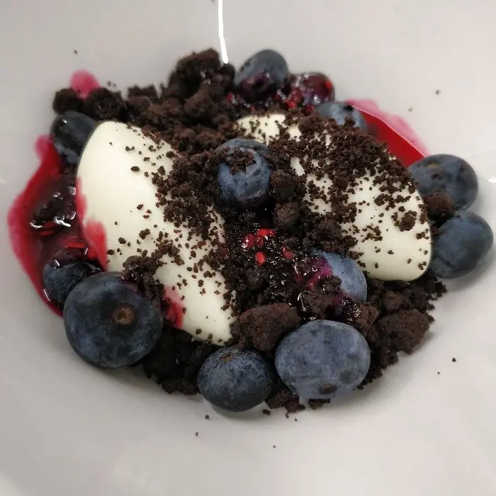 creation thumb for Panna cotta ,terra di cacao,mirtilli e centrifugato di lampone