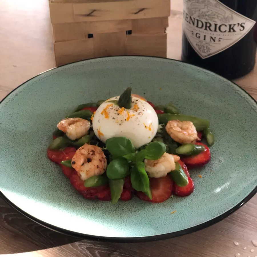 creation thumb for Burrata  mit Erdbeeren und Spargel  👨🏼‍🍳