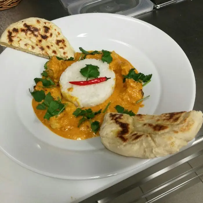 creation thumb for Butter Chicken Masala mit Reis und Naan Brot