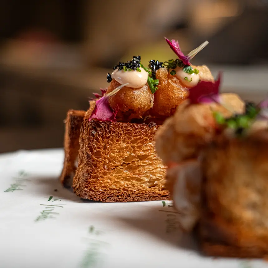 creation thumb for Lobster roll with croissant and asian cocktail sauce