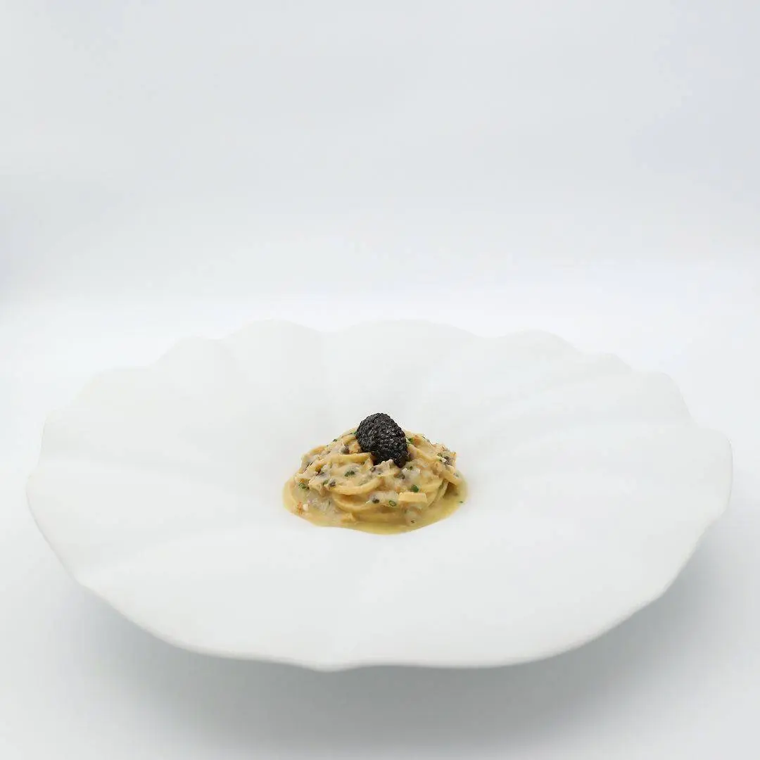 creation thumb for Linguine with clams and Oscietra Royal caviar