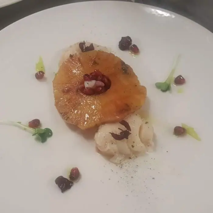 creation thumb for Sous Vide Lobster, in Granatapfel marinierte Ananas, Schnittlauch Öl
