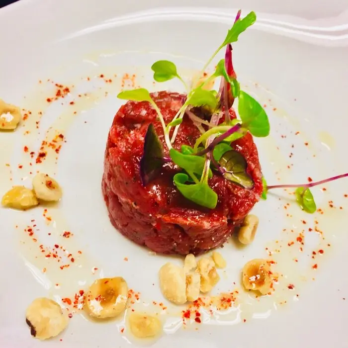 creation thumb for RINDSFILET TARTAR , TRŪFFEL , HASELNUSSDUO