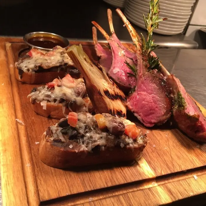 creation thumb for Lamm,Aubergine,gegrillter Knoblauch,Jus