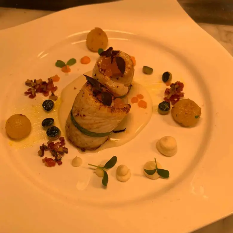 creation thumb for Rotoli di rombo su salsa di brodo di pesce con patate parigine