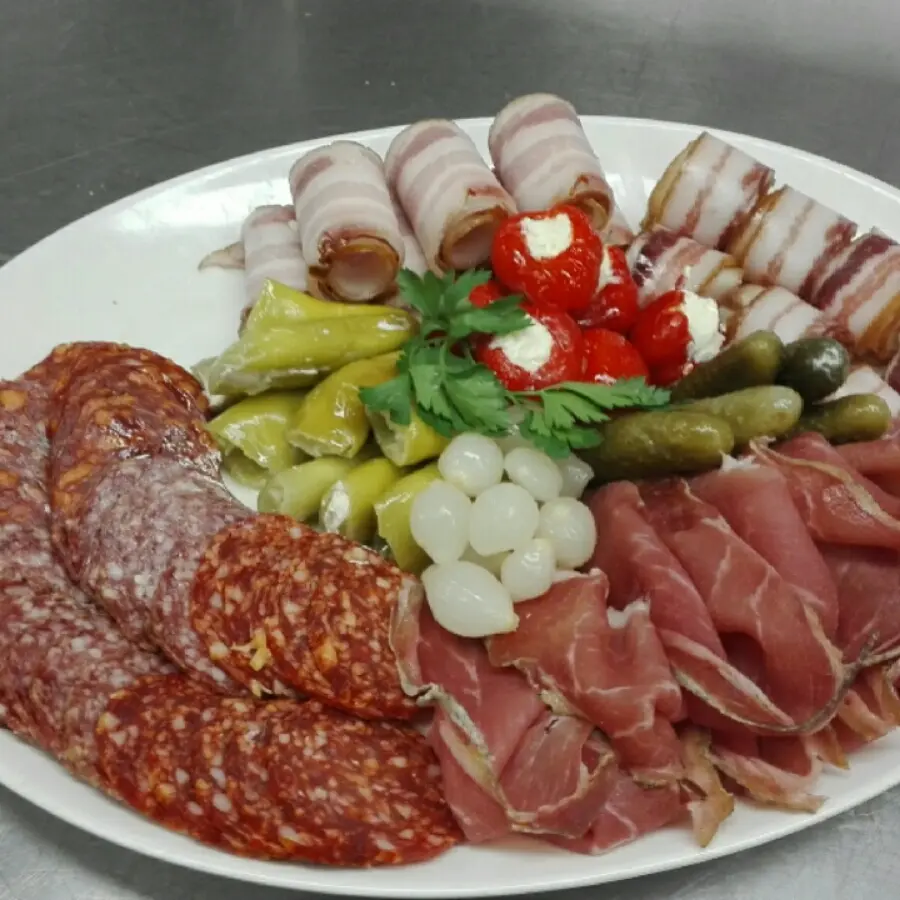 creation thumb for Kroatische Vorspeisenplatte mit Mixpickles