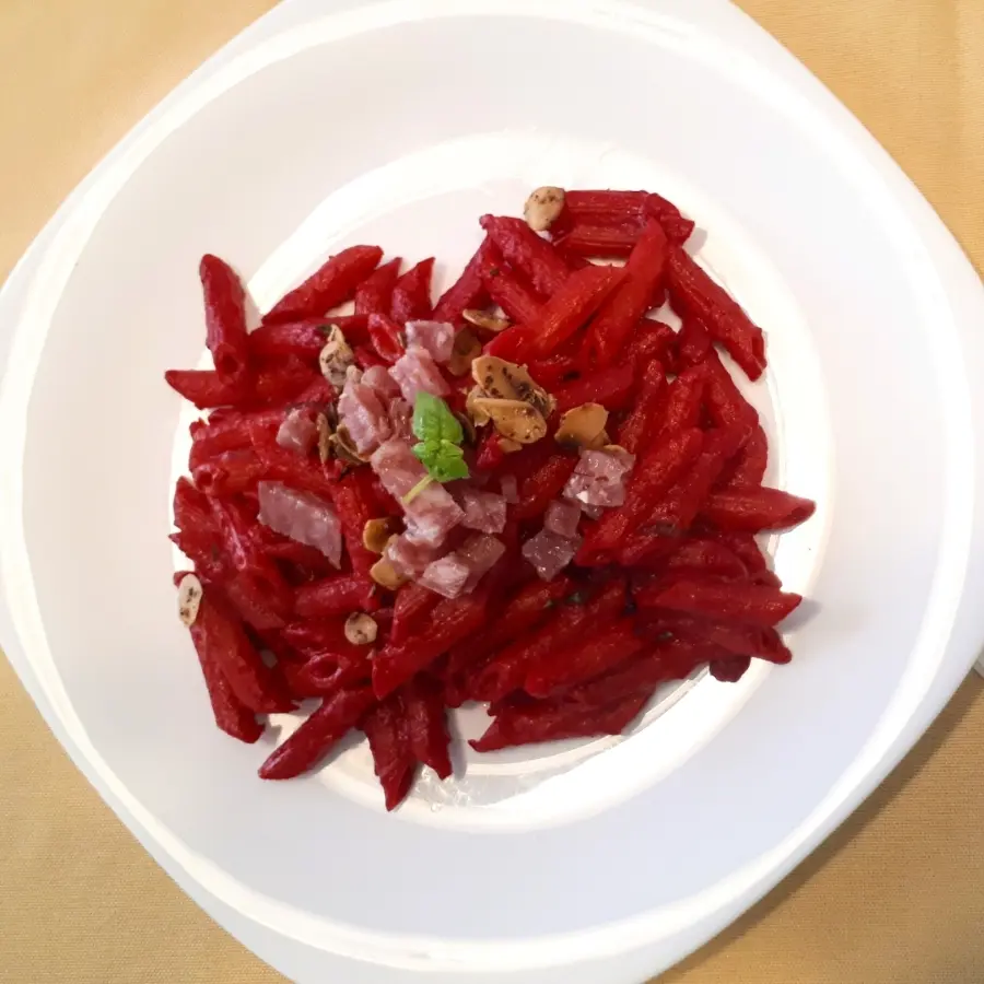 creation thumb for Pennette alla barbabietola scaglie di mandorla tostate pecorino romano e salame ciauscolo