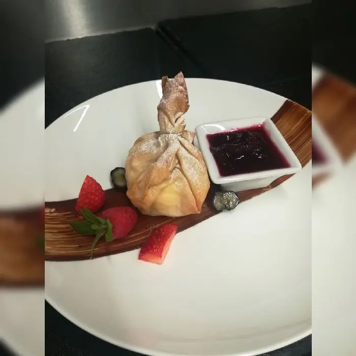creation thumb for Topfensoufflè mit Nougatkern in feinem Mantel und Kirschragou