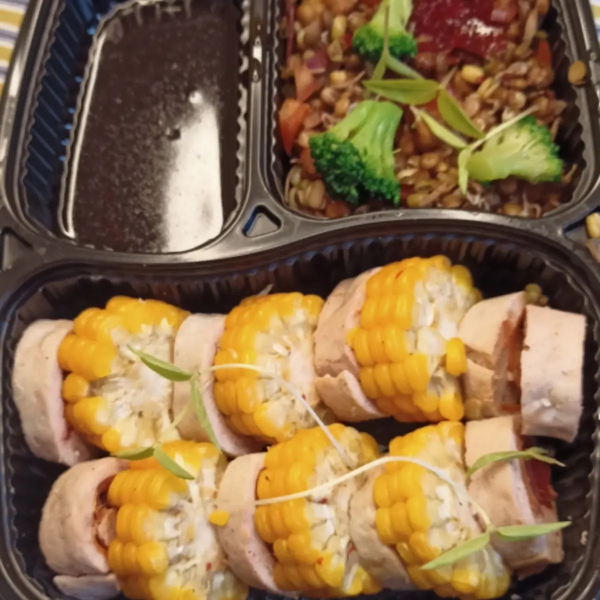 creation thumb for Chicken Rolland with corn cob salad