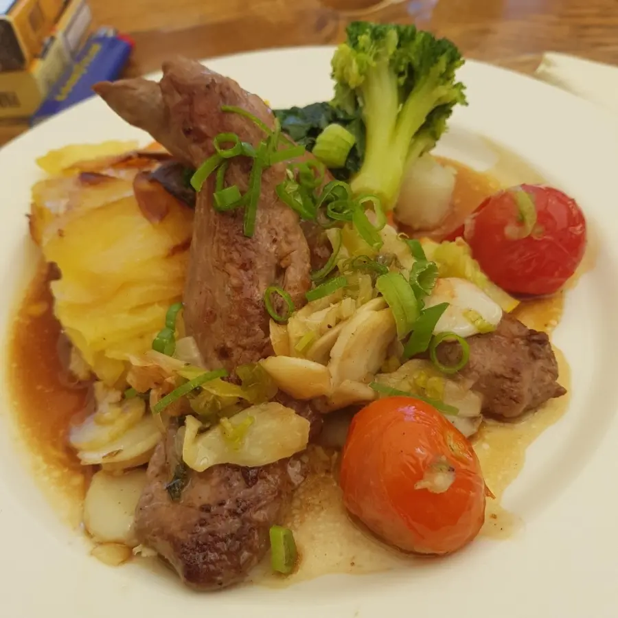 creation thumb for Lamm an Kräuterjus mit Kartoffelgratin