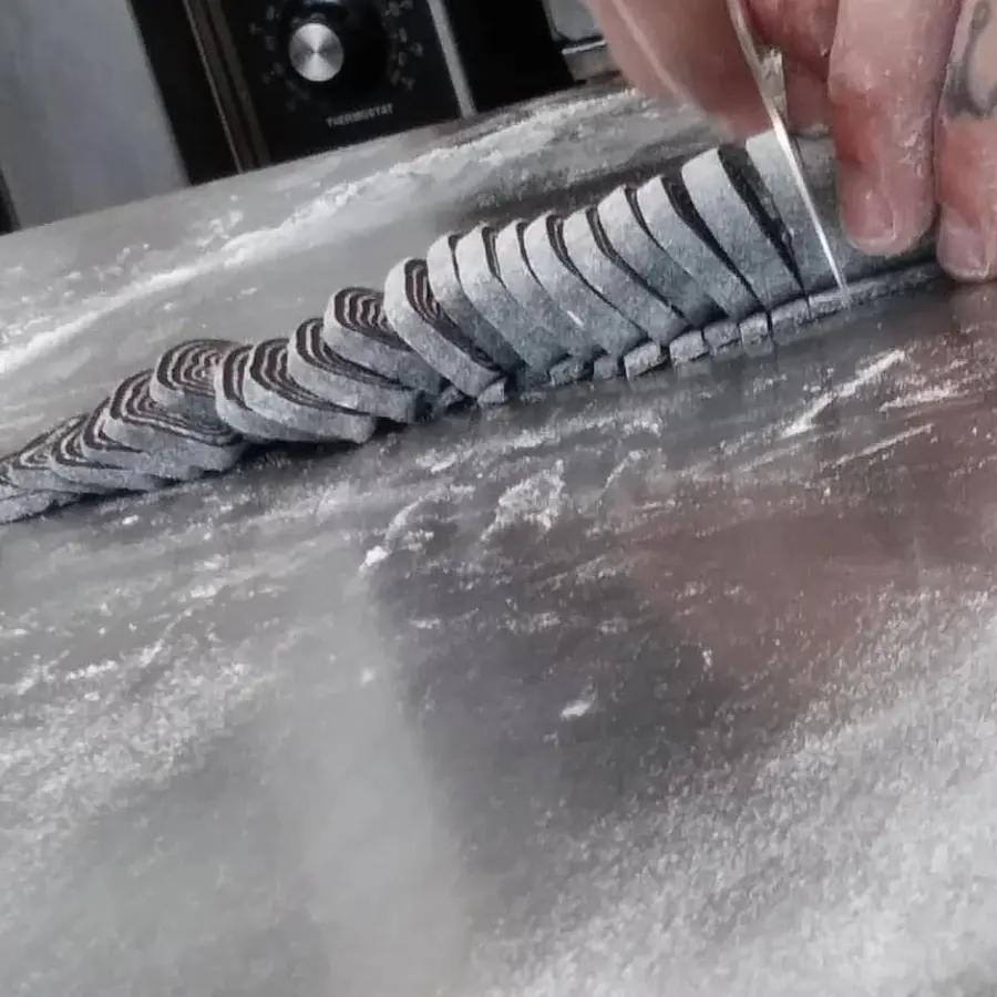 creation thumb for Squid ink pasta