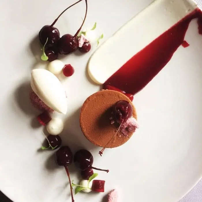 creation thumb for Kirsche | Griechischer Joghurt | Manjari 🍒