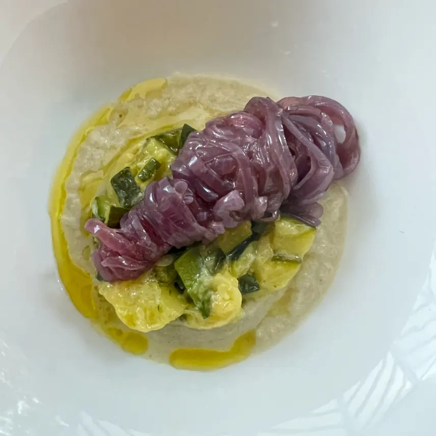 creation thumb for Jerusalem artichoke cream, crunchy courgettes and red onion