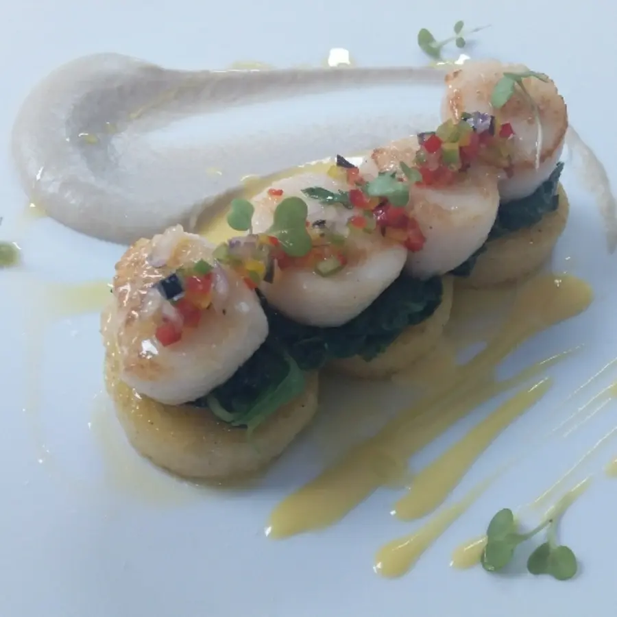 creation thumb for scallops with polenta and spinach mango sauce