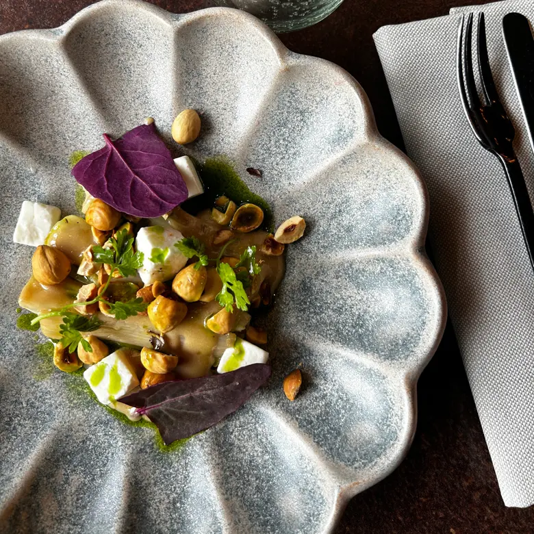 creation thumb for Poireaux grillés , vinaigrette Miso noisette et fêta