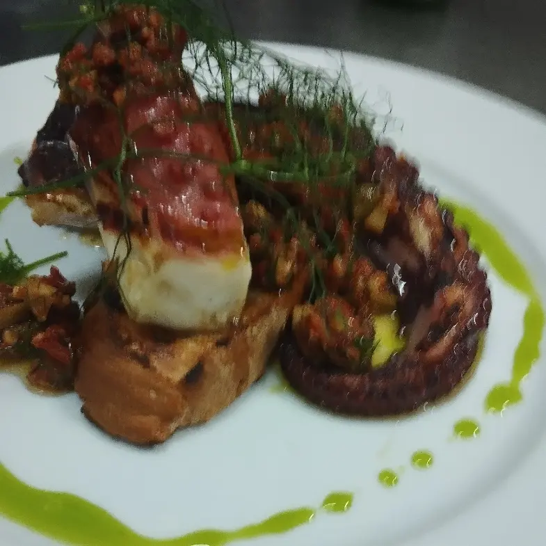 creation thumb for Pulpo a la plancha con pesto mediterráneo